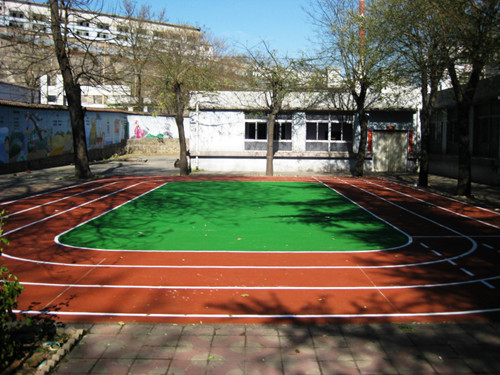 幼儿园塑胶场地